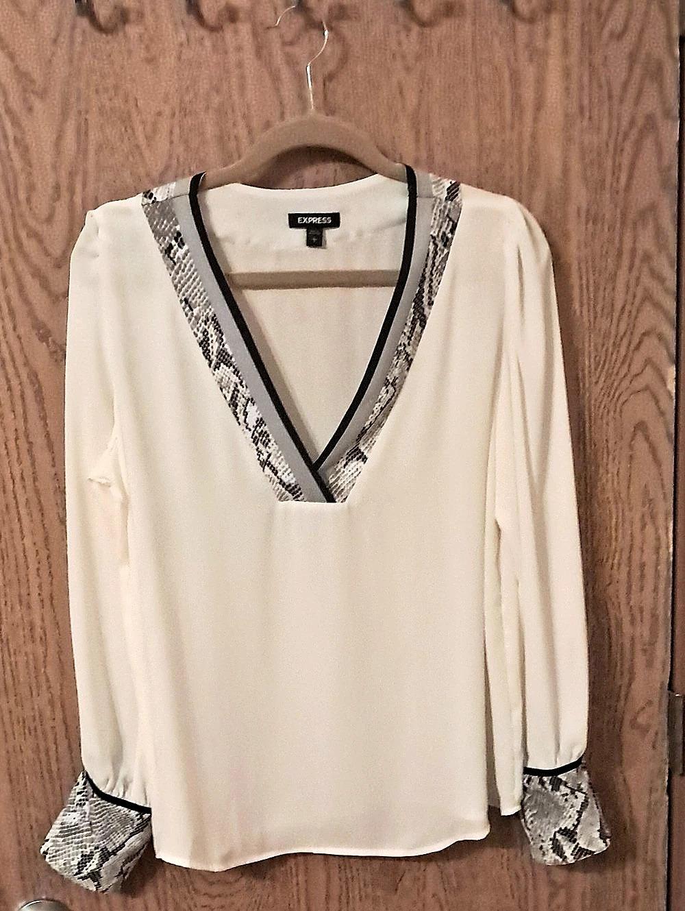 Express Snakeskin Trim V-Neck Long Sleeve Blouse White & Black Large